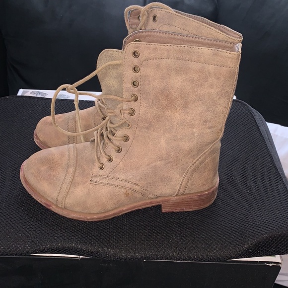 Distressed combat boots sz 6/7 - Picture 2 of 4
